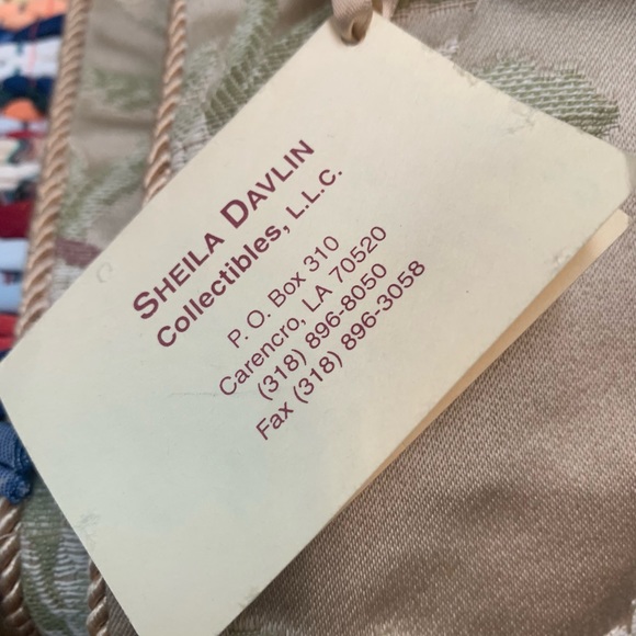 Sheila Devlin gold Silk Tapestry with tassels. Great runner for the holidays - Picture 3 of 6